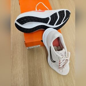 Nike women sneakers size 10 pink